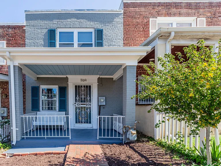 1169 Summit St NE — Photo 2