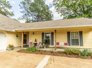 405 Hathaway Dr, Clinton, MS 39056