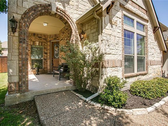 4th image of 807 Carolina Way