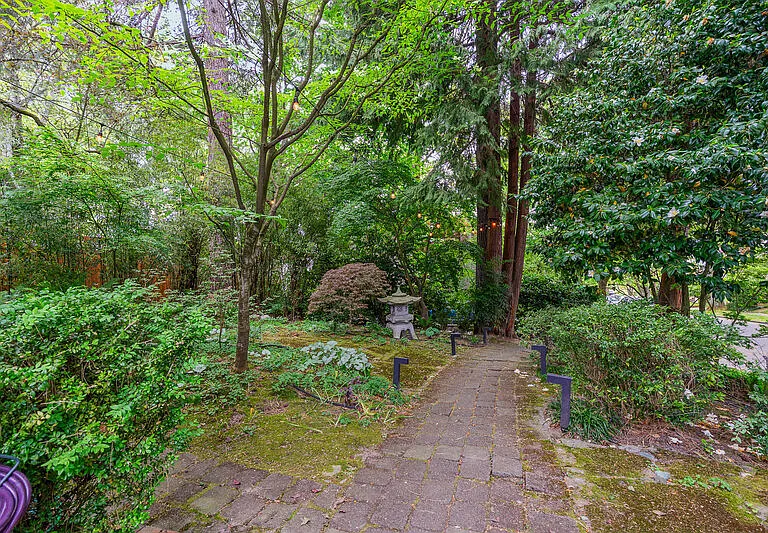 3901 S Court St — Photo 30