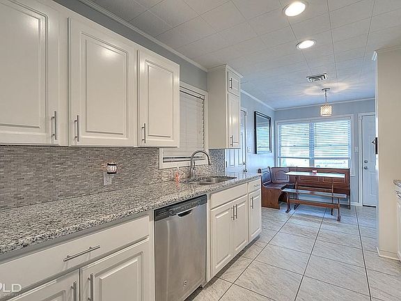 2nd image of 1614 Dudley Ln