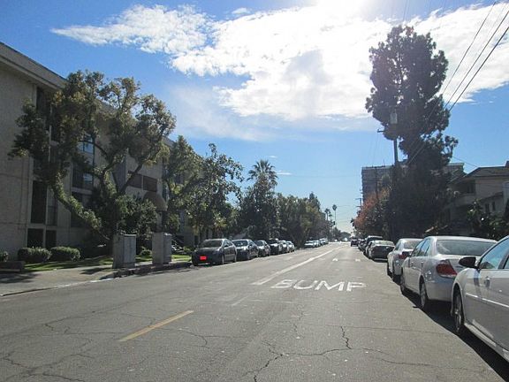 4th image of 930 N Louise St Unit 105