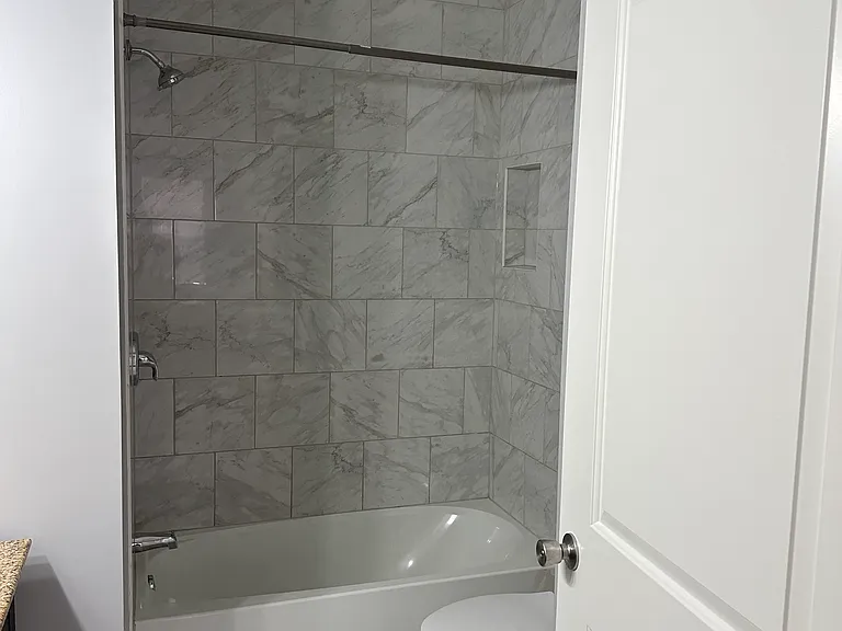 1119 Biltmore St — Photo 4