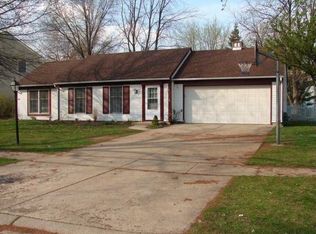 28 Beau Meade Rd, Oswego, IL 60543