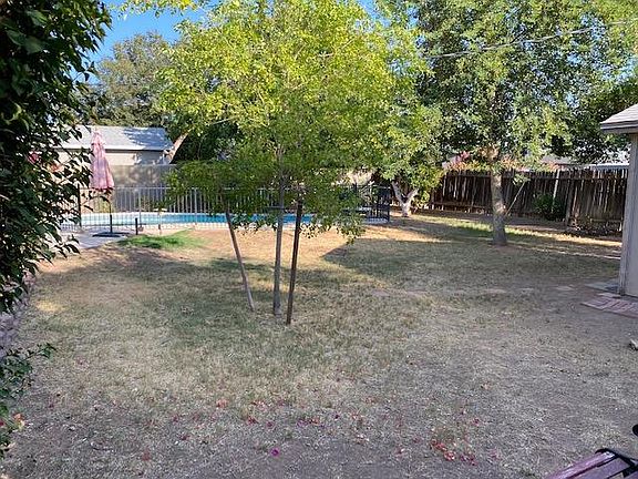 3rd image of 4107 E Minnezona Ave