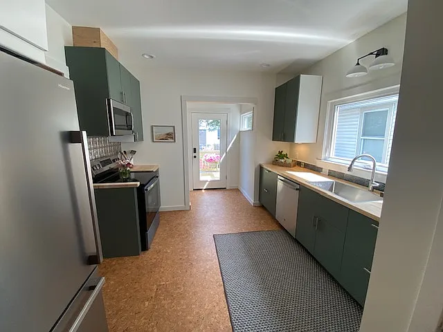 1421 Sigsbee St SE — Photo 4
