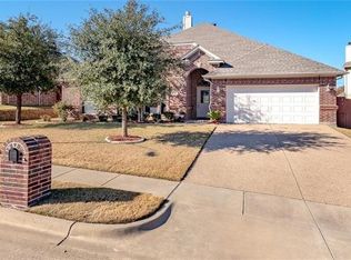 1031 Winding Creek Dr, Kennedale, TX 76060