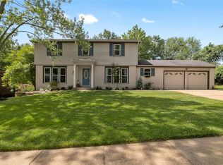 700 Shallowford Dr, Ballwin, MO 63021
