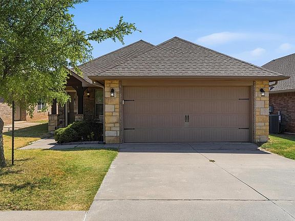 4th image of 2404 Golden Ln