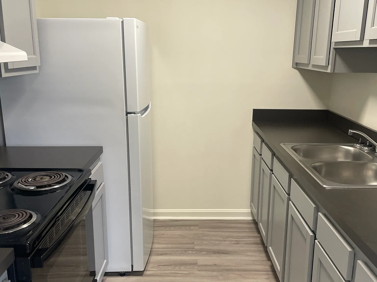 2 bed, 850 sqft, $995 — Photo 2