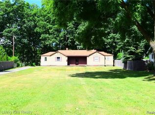 2455 Snellbrook Rd, Auburn Hills, MI 48326