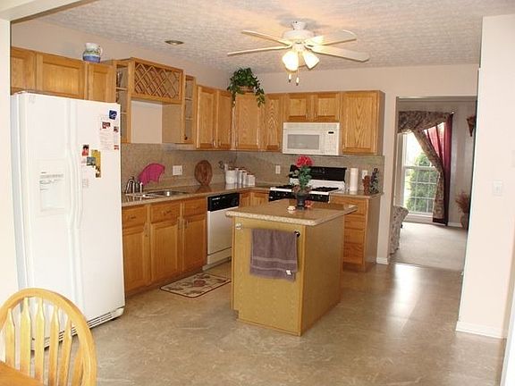 4th image of 84 Crystal Ct