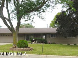 1706 Plainview Ln, Albert Lea, MN 56007