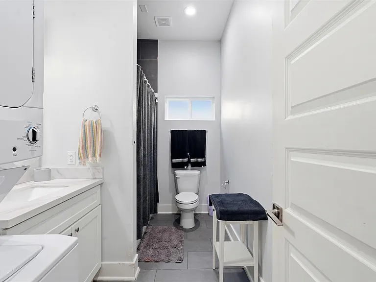 2620 Delafield St #B — Photo 12