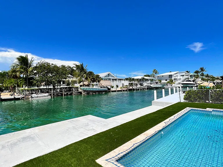 244 W Seaview Dr — Photo 2