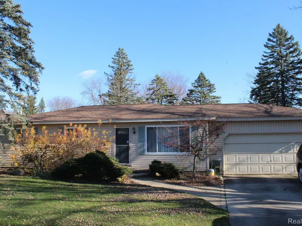 45458 Cumberland St, Shelby Township, MI 48317