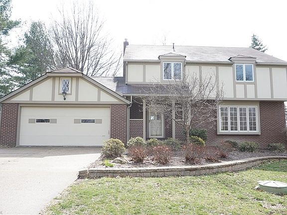 3rd image of 3223 Country Club Dr