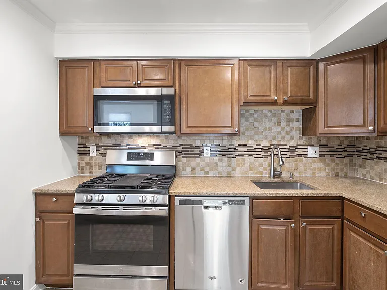 2407 Alsop Ct — Photo 1