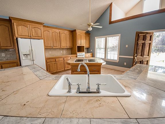 3rd image of 3160 Jones Retreat Ln