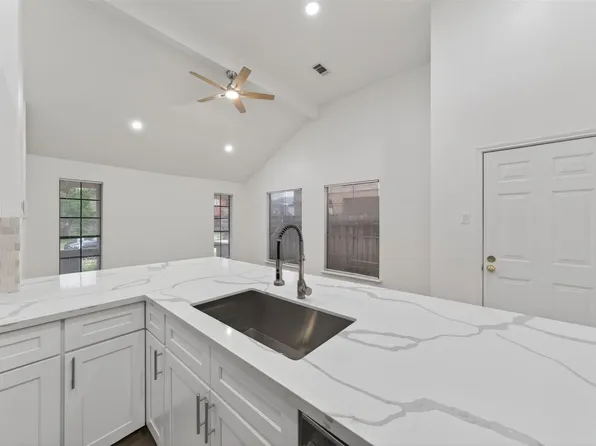 4735 Woodford St, Baytown, TX 77521