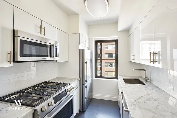 Sold by Warburg | media 36