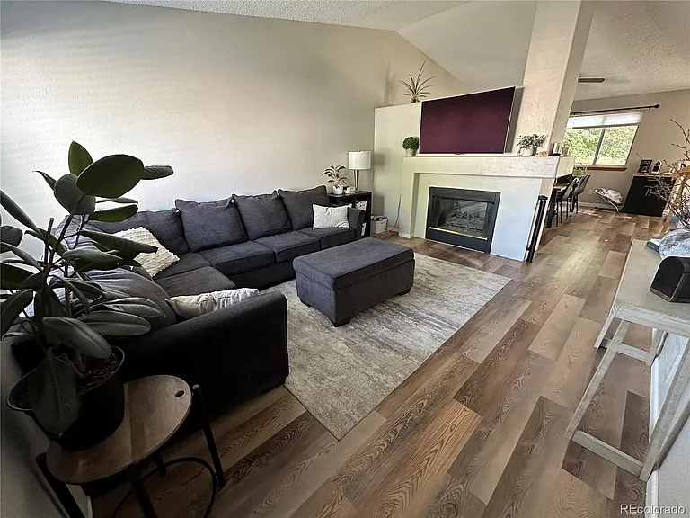 17626 Hoyt Pl — Photo 5