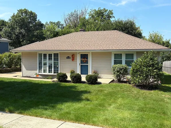 1048 Hermes Ave, Lemont, IL 60439