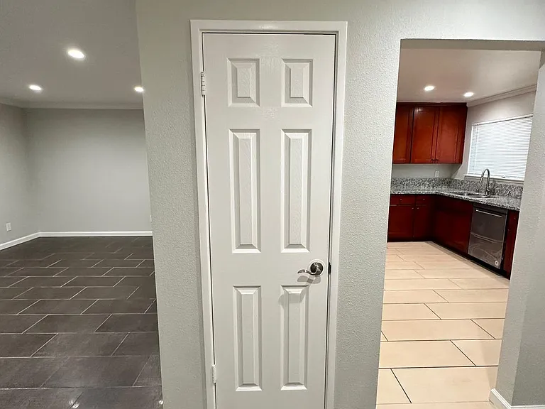 7033 Linwood Way — Photo 16