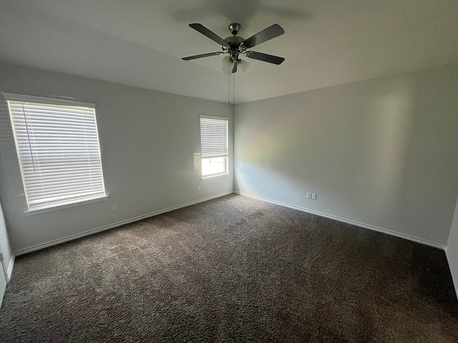 3 bed, 1600 sqft, $850 — Photo 2