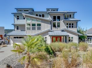 8130 Autumn Ln, Clinton, WA 98236