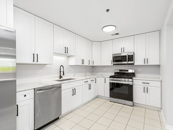 3rd image of 6401 N Lincoln Ave #409