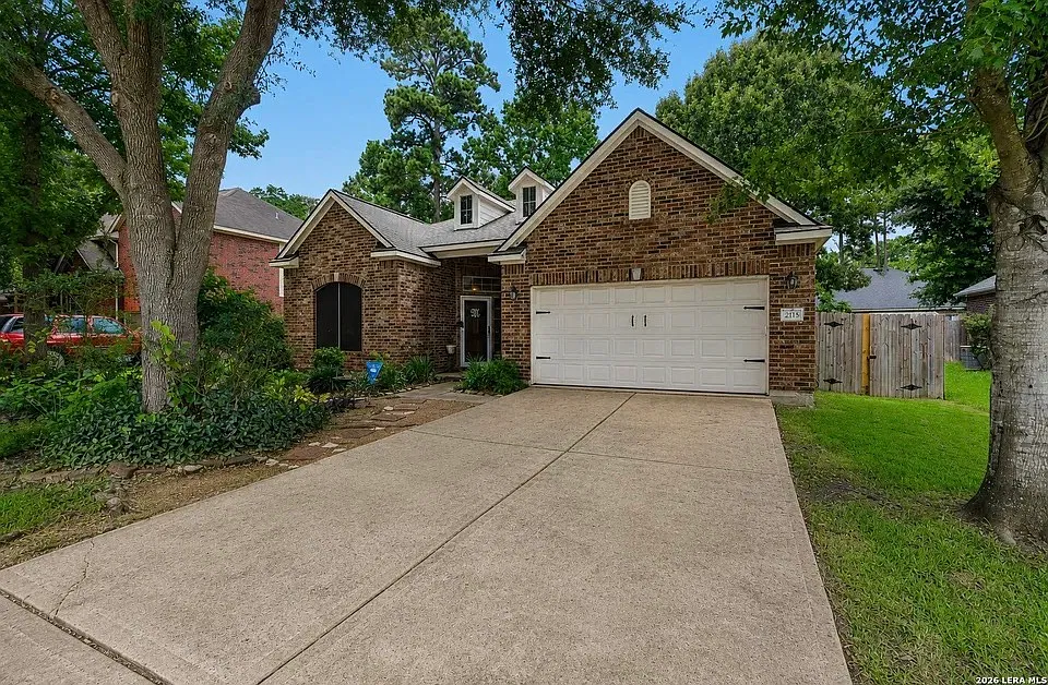 4 bed, 2400 sqft, $2,600 — Photo 3