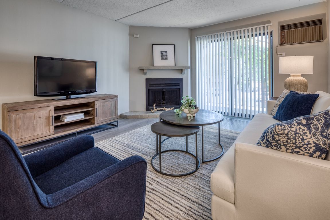 Renovated 1 Bedroom Garden Concept Living Room