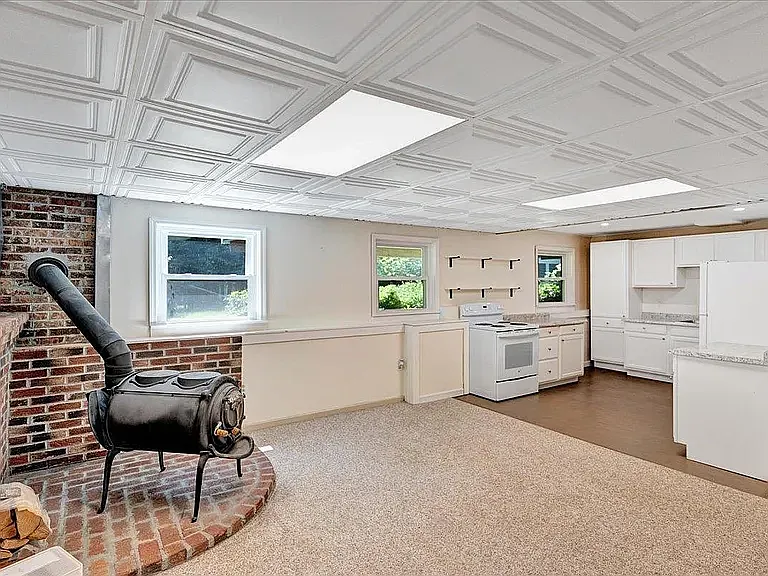 Kitchen, dining, summertime