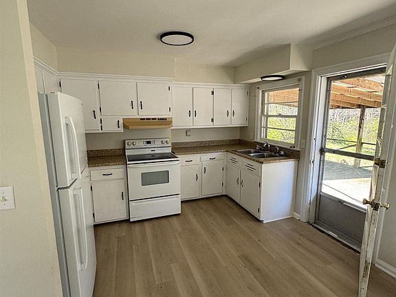 4th image of 142 Iroquois Dr