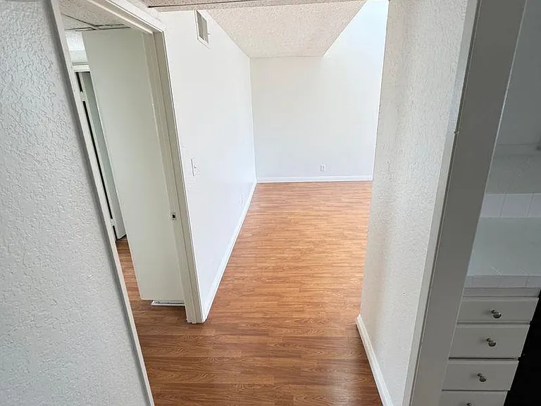 18144 Burbank Blvd #203 — Photo 20