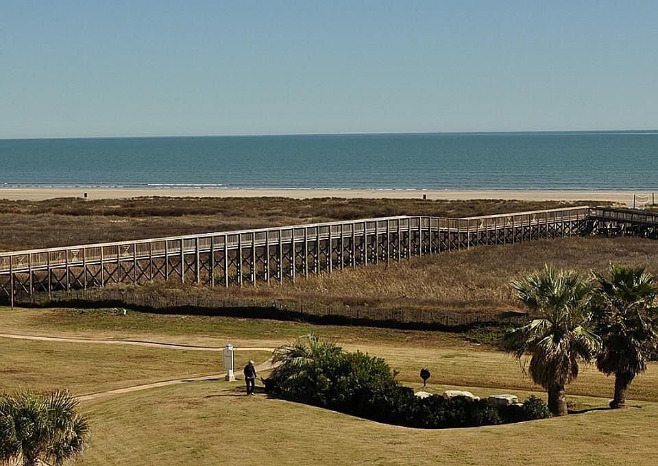 1st image of 4241 Pointe West Dr Unit 101