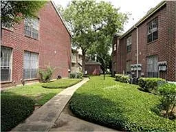 2 bed, 1.0 bath, 776 sqft, $1,150 — Photo 2