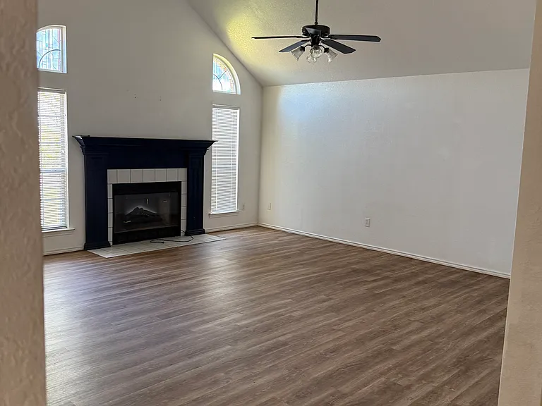 4037 Champions Dr — Photo 15