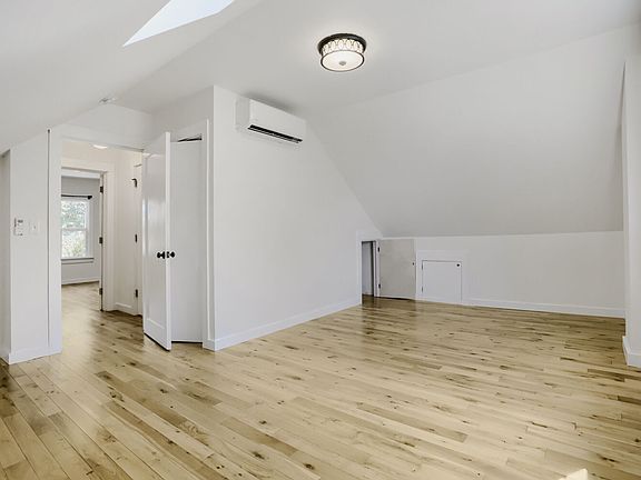 3rd image of 4123 NE 6th Ave