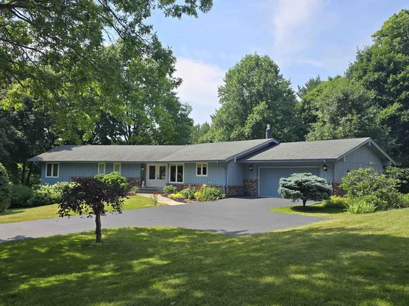 6923 Laurel Cherry Dr, Rockford, IL 61108