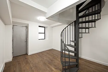 Rented by R New York