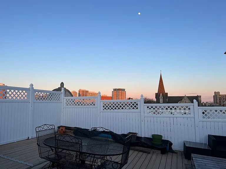 1345 N Astor St — Photo 9