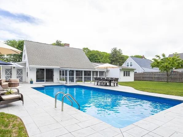 14 Hardwick Rd, Natick, MA 01760
