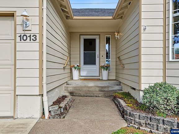 3rd image of 1013 NE Lorvik Pl