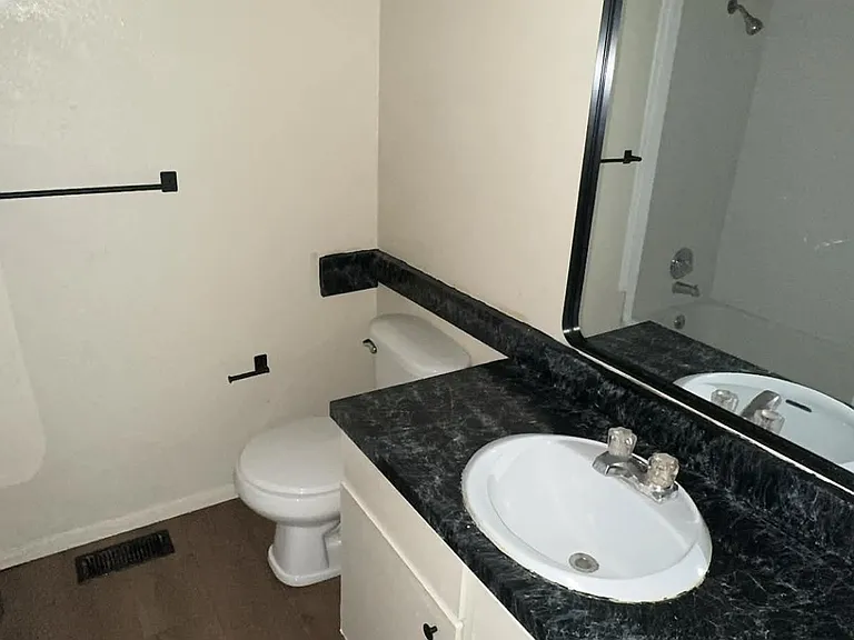 Apache Apartments — Photo 13