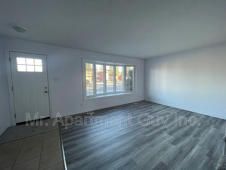 161 Weber St N — Photo 13