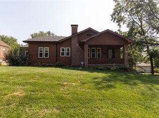 3304 Gene Field Rd, Saint Joseph, MO 64506