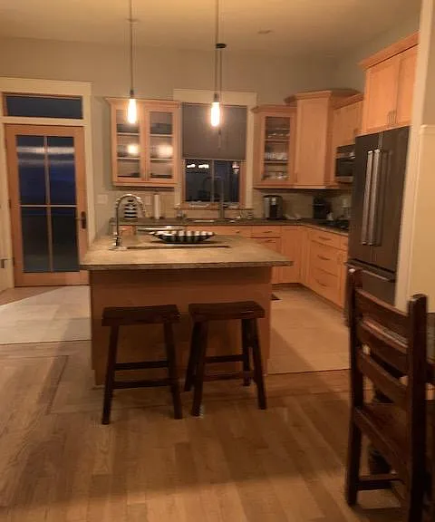 open kitchen floorpan-perfect for family gathering/holidays