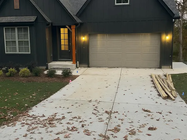 519 Nature Trl, Soddy Daisy, TN 37379